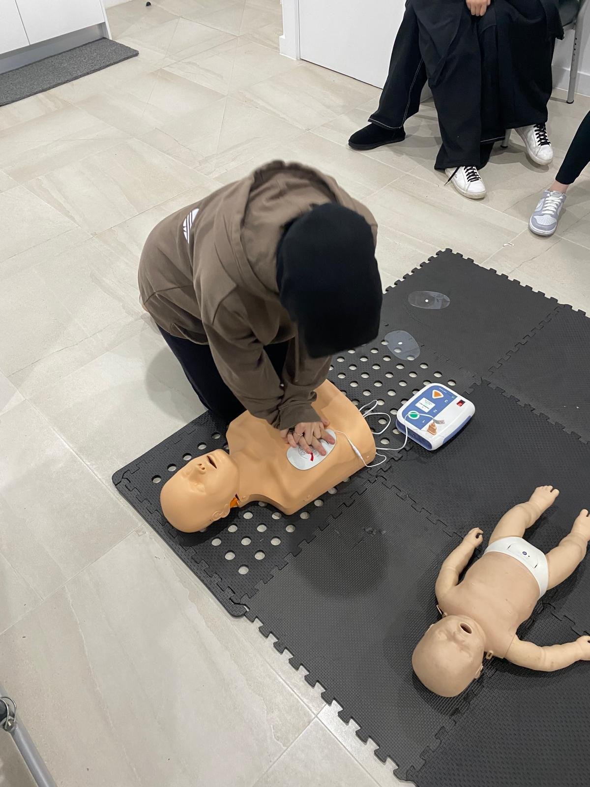 cpr-course-sydney-aed-practice