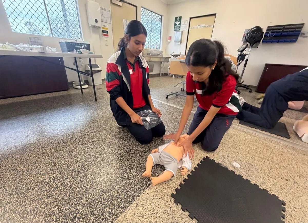 cpr-course-sydney-compressions-manikin
