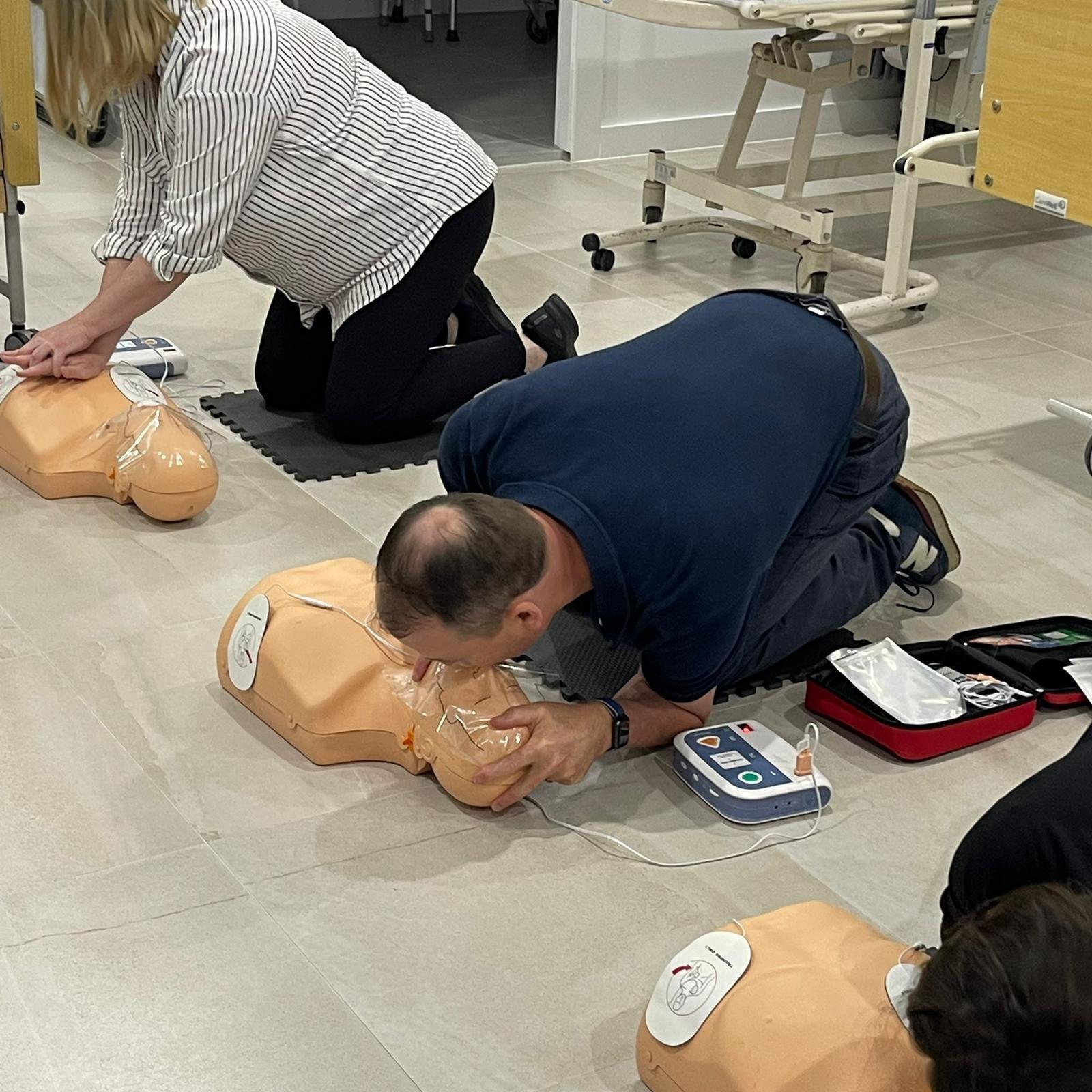 cpr-course-sydney-compressions-manikin